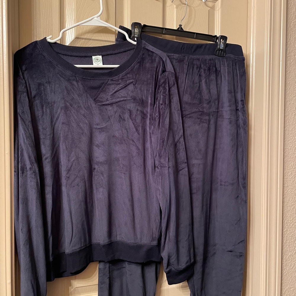 Navy blue velour lounger